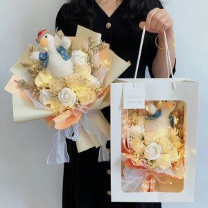 Creative Cute Cartoon Duck Bouquet – Fun Birthday and Graduation Gift for Girls & Boys, Adorable Floral Arrangement with Roses, Perfect for Celebrations, Special Moments, and Thoughtful Surprises